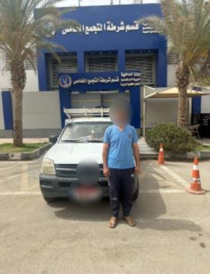 طفل يقود سيارة ربع نقل بالتجمع&nbsp;<br alt=
