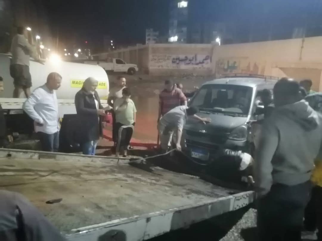 إنقاذ سيارة عالقة داخل نفق بالمنوفية بسبب شدة الأمطار&nbsp;
