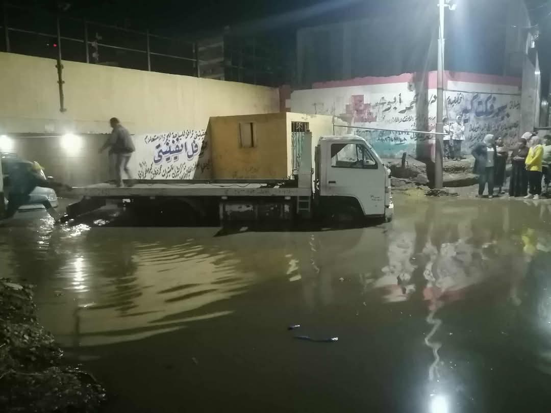إنقاذ سيارة عالقة داخل نفق بالمنوفية بسبب شدة الأمطار&nbsp;