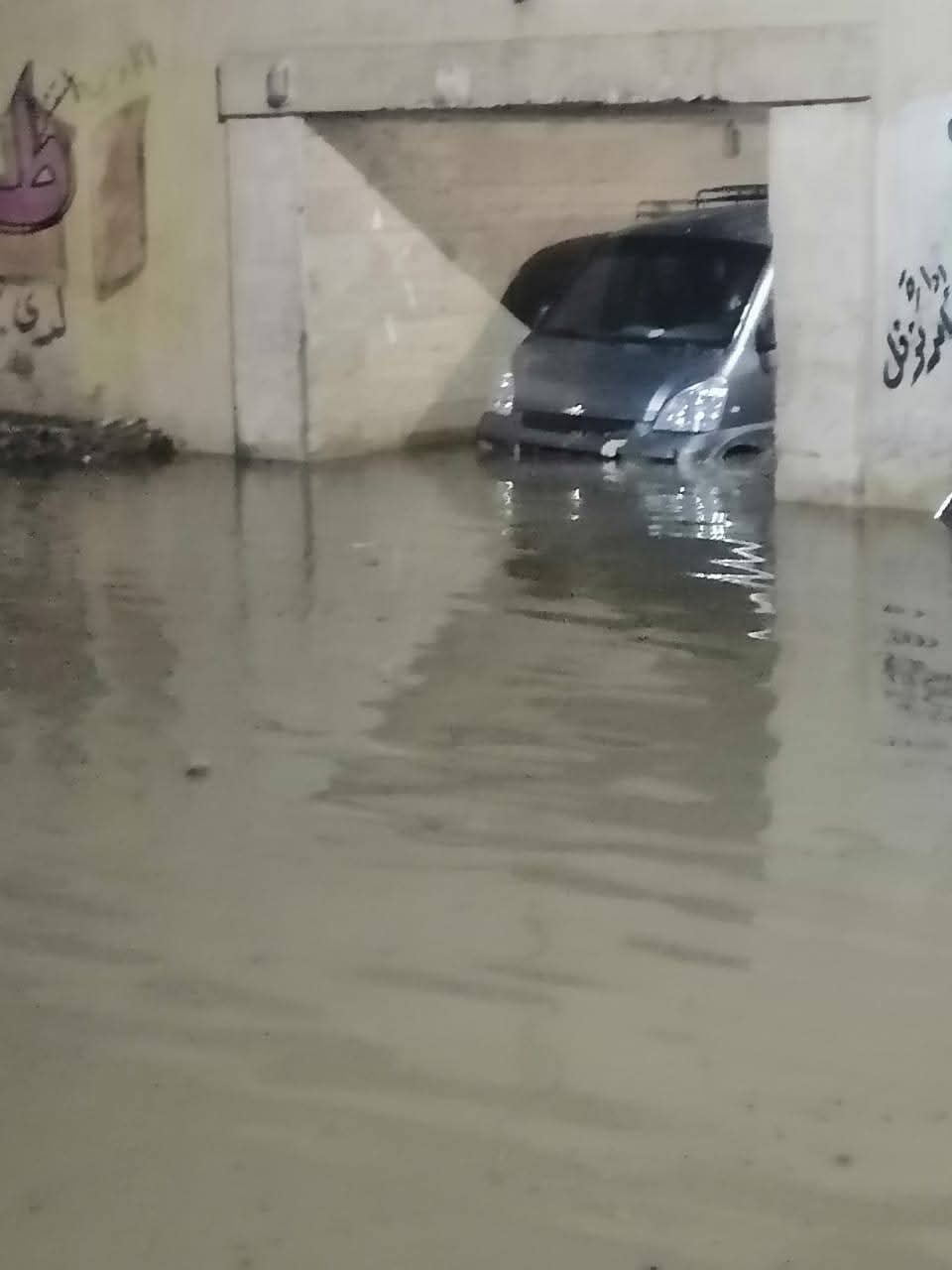 إنقاذ سيارة عالقة داخل نفق بالمنوفية بسبب شدة الأمطار&nbsp;