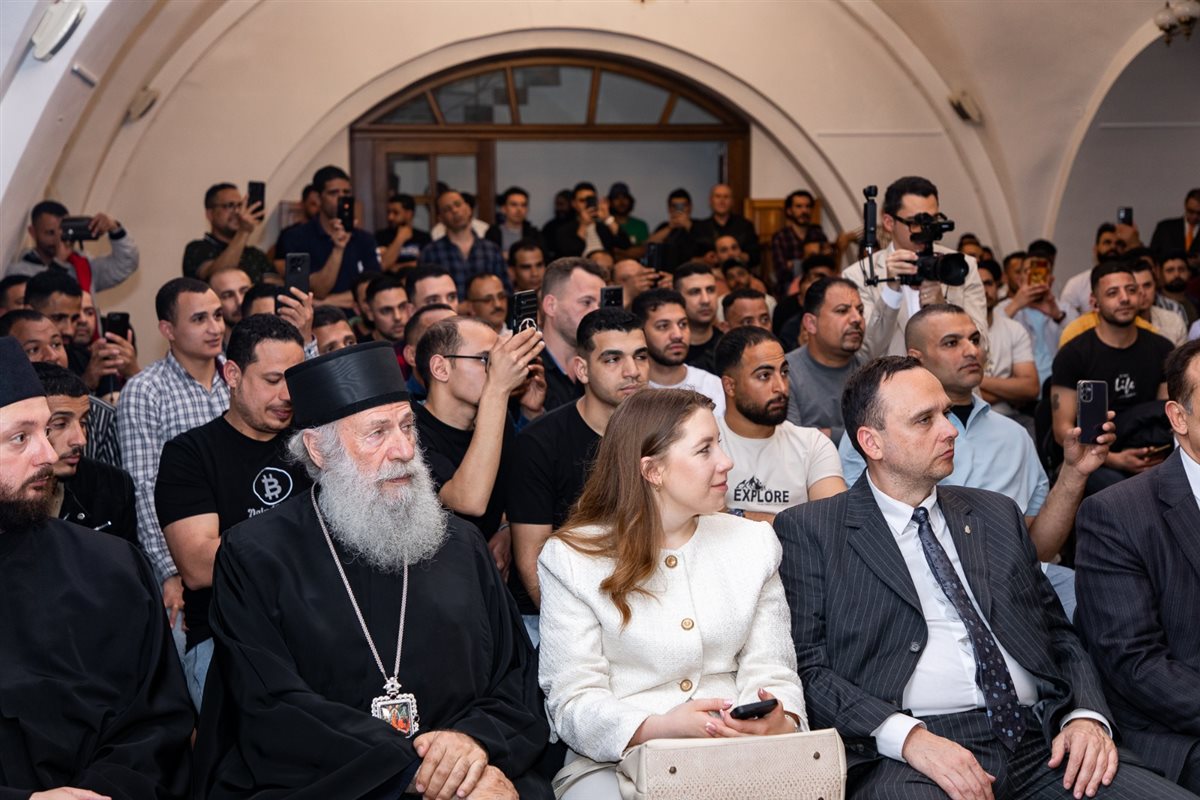 البابا تواضروس&nbsp;يلتقي أبناء الكنيسة القبطية في صربيا