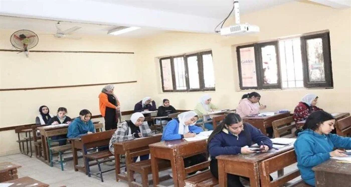 طلاب في لجنة امتحان