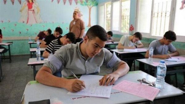 طلاب في لجنة امتحان