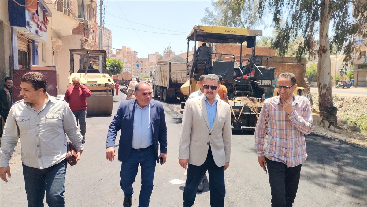 رصف شارع ترعة الرشيدية بالمحمودية بطول 650 متر &nbsp;