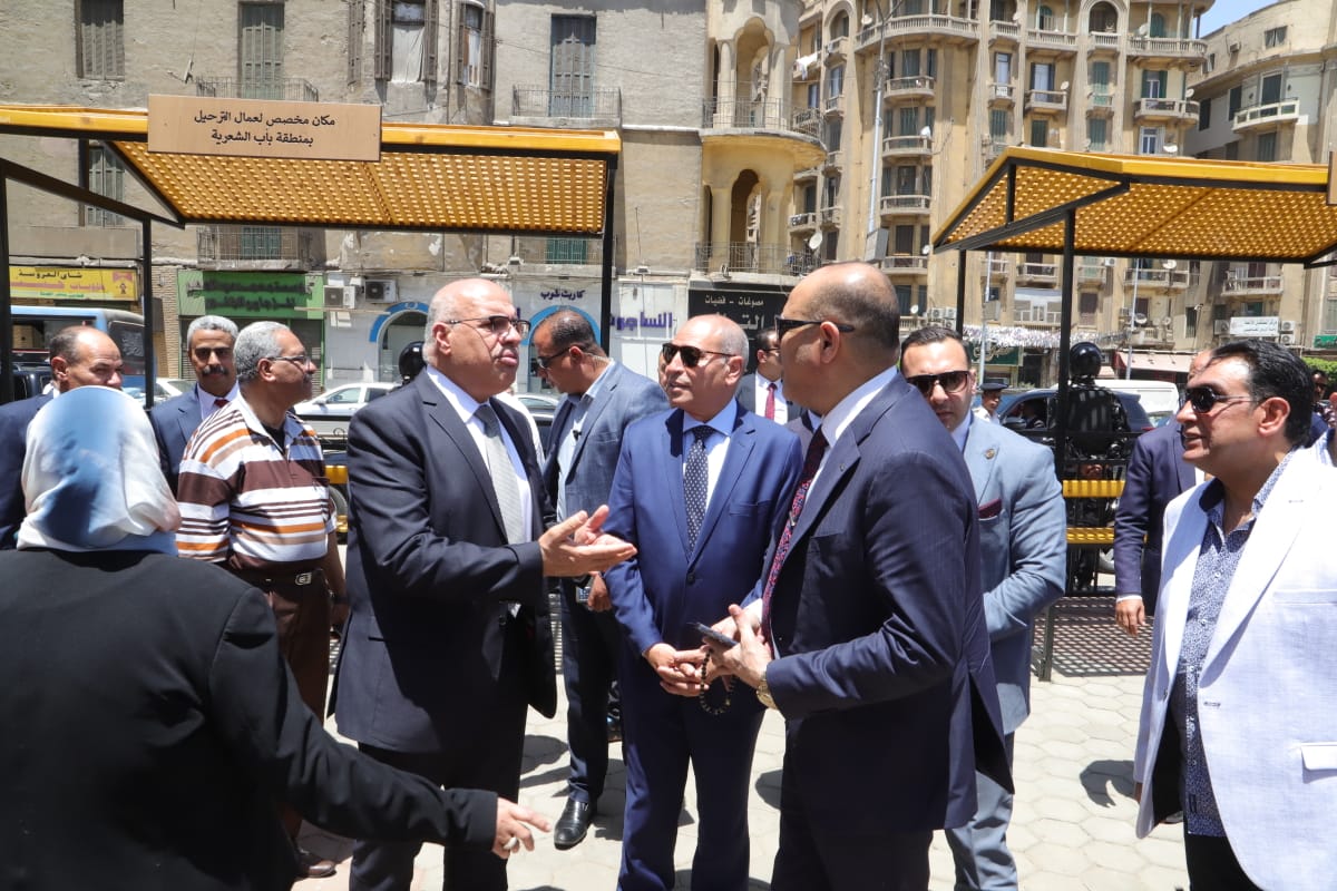&nbsp;وزير العمل ومحافظ القاهرة يتفقدان أماكن انتظار لائقة لعمال التراحيل بباب الشعرية&nbsp;<br alt=