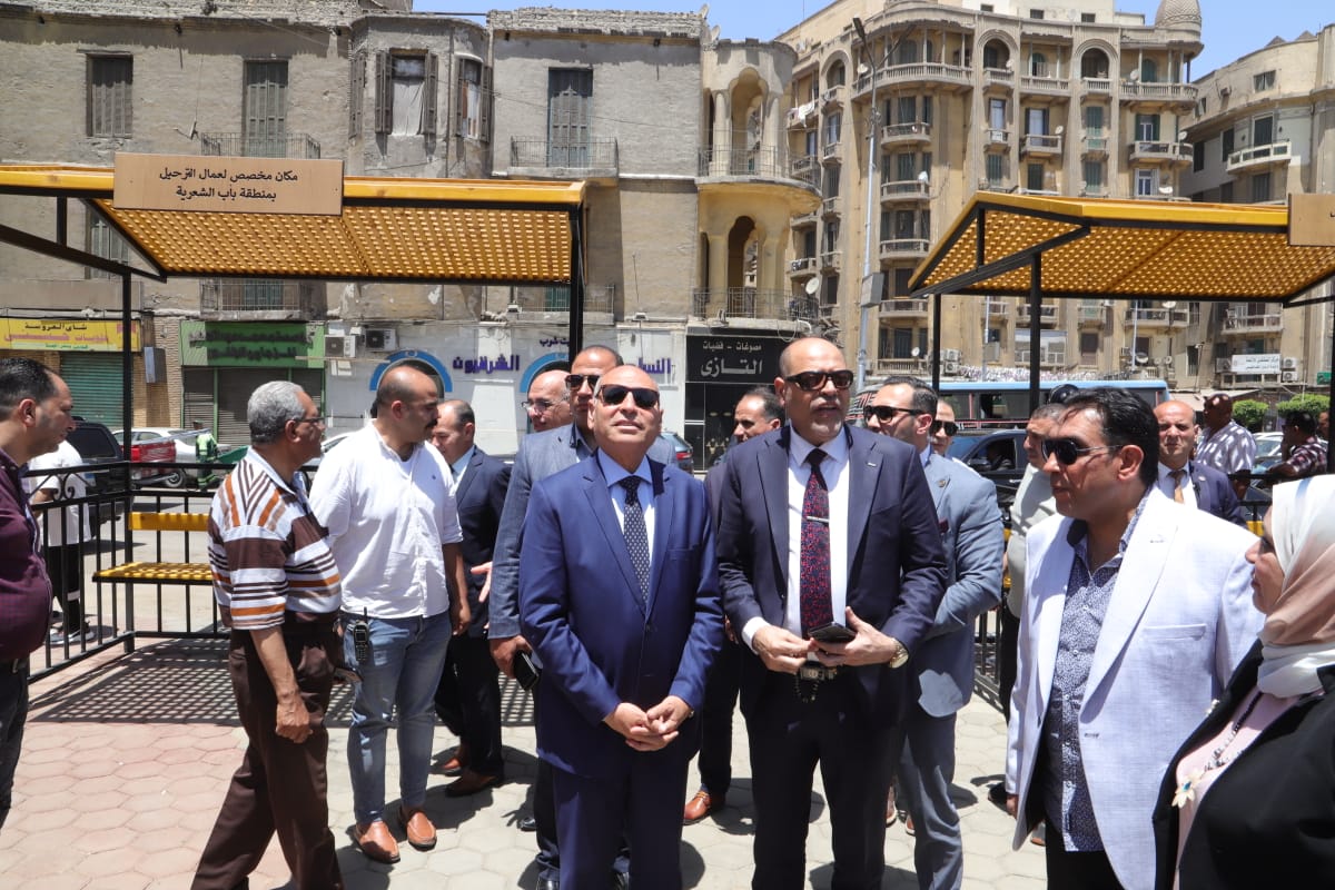 &nbsp;وزير العمل ومحافظ القاهرة يتفقدان أماكن انتظار لائقة لعمال التراحيل بباب الشعرية&nbsp;<br alt=