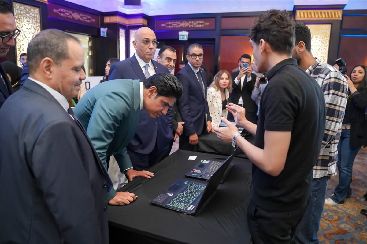 أحمد أبو هشيمة وباسل رحمي يتفقدان مشروعات مسابقة “ستارت أب باور”&nbsp;