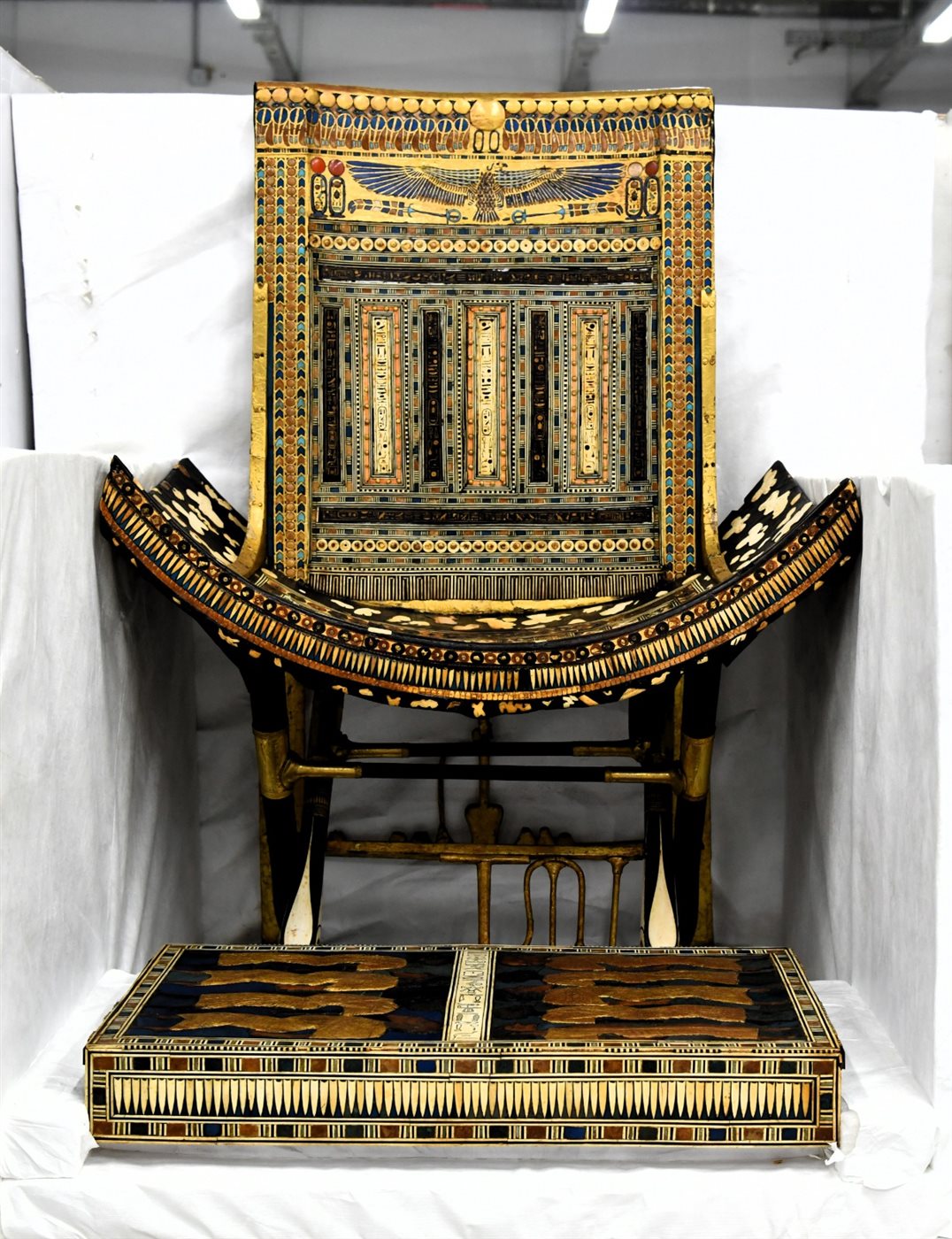 قطع توت عنخ آمون الذهبية بالمتحف المصري الكبير&nbsp;