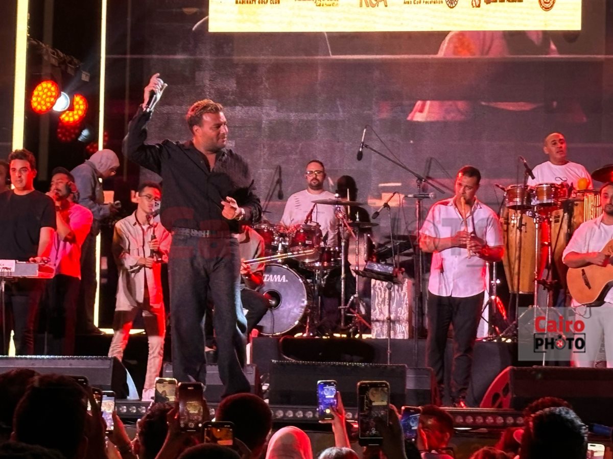 &nbsp;رامي صبري يتألق في حفل غنائي بمدينتي بحضور كامل العدد