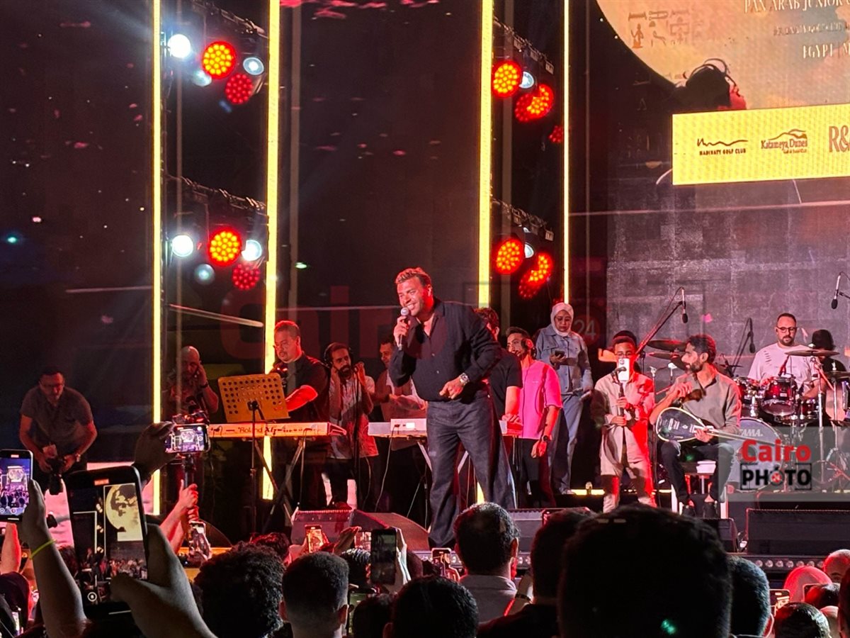 &nbsp;رامي صبري يتألق في حفل غنائي بمدينتي بحضور كامل العدد