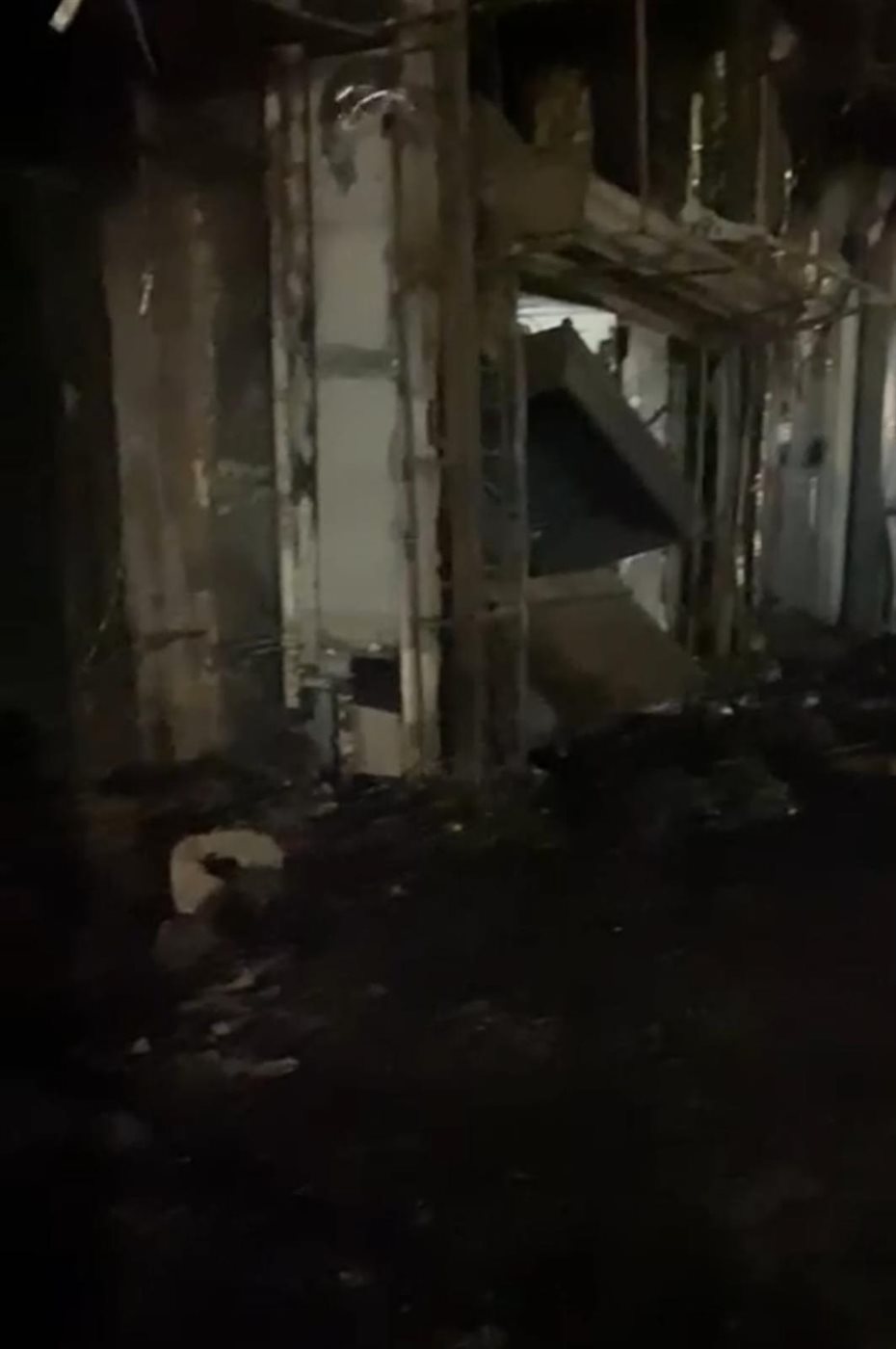 آثار مروعة لحريق مطعم سيتي كريب ومحل أحذية مجاور بميدان سفير