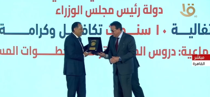 مدبولي يكرم خالد عبدالغفار&nbsp;