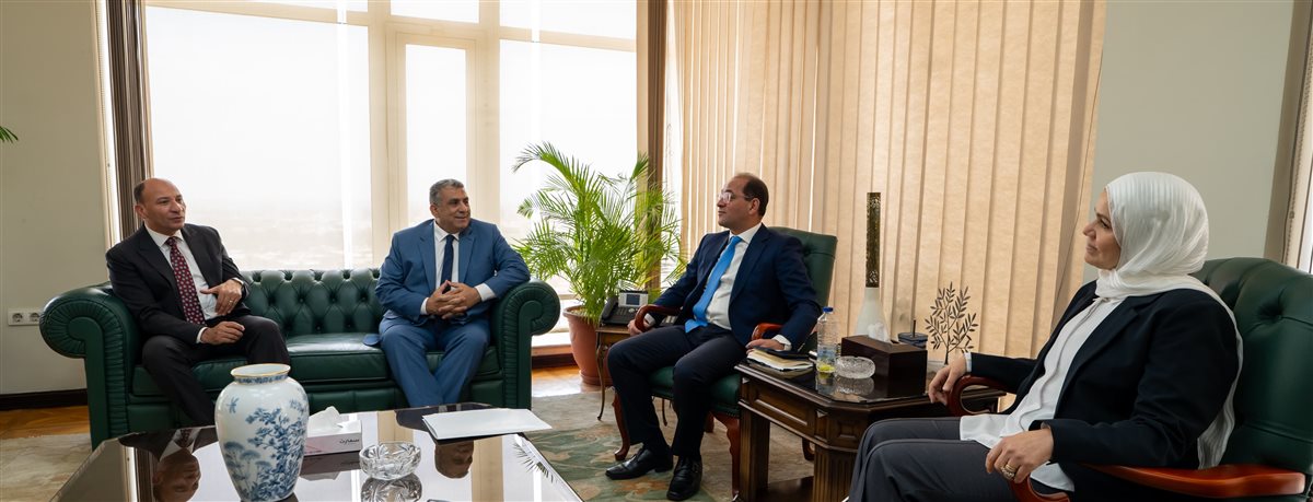 خلال تكريم نائب رئيس مصلحة الضرائب