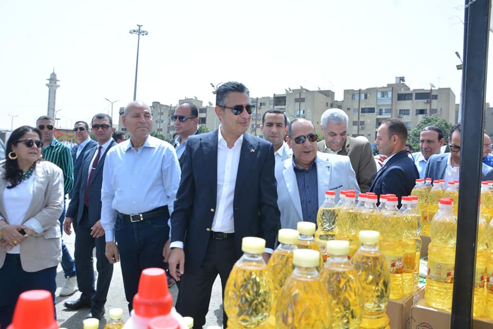 &nbsp;وزير التموين ومحافظ القاهرة يفتتحان سوق اليوم الواحد بمدينة نصر
