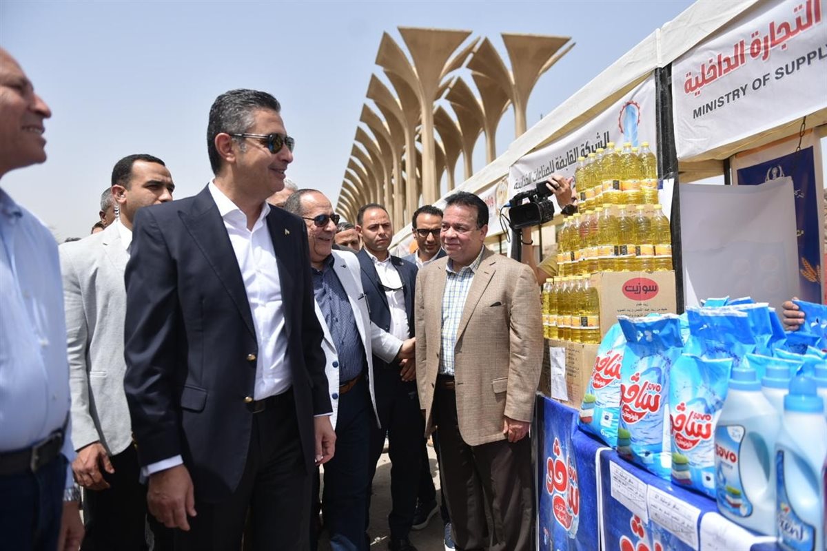 &nbsp;وزير التموين ومحافظ القاهرة يفتتحان سوق اليوم الواحد بمدينة نصر