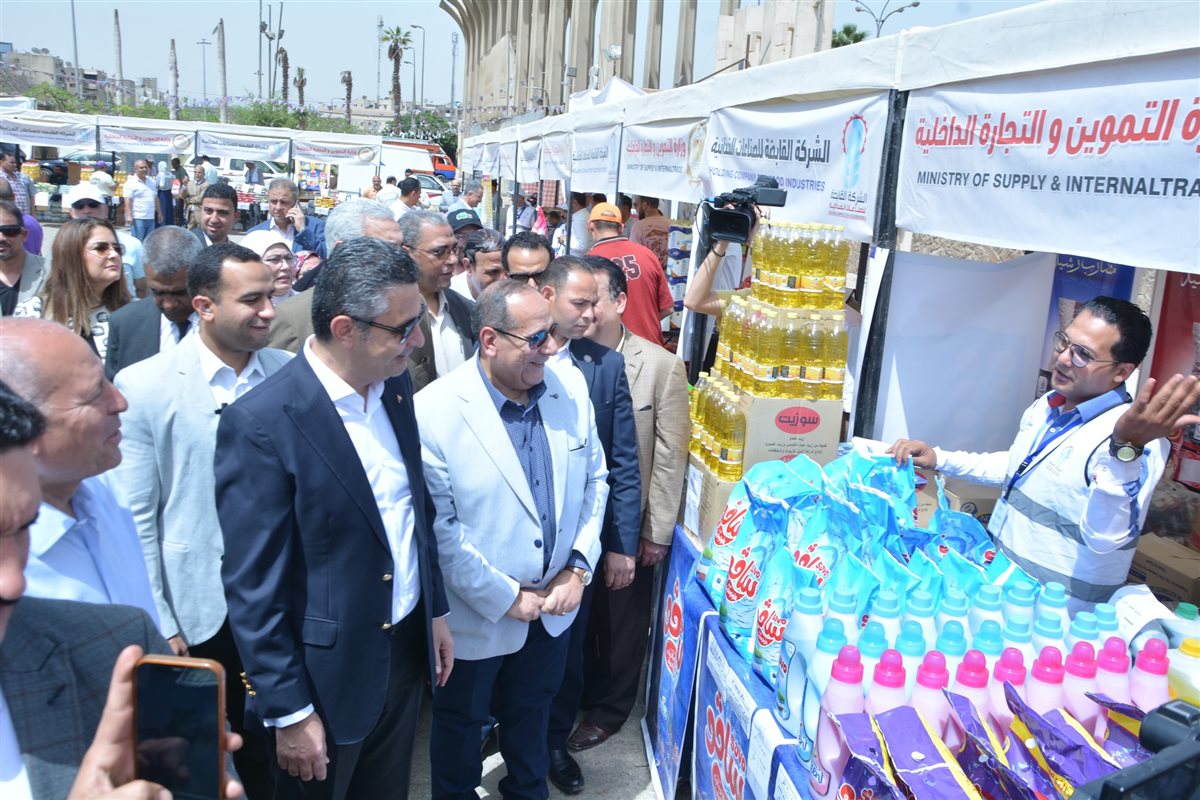 &nbsp;وزير التموين ومحافظ القاهرة يفتتحان سوق اليوم الواحد بمدينة نصر