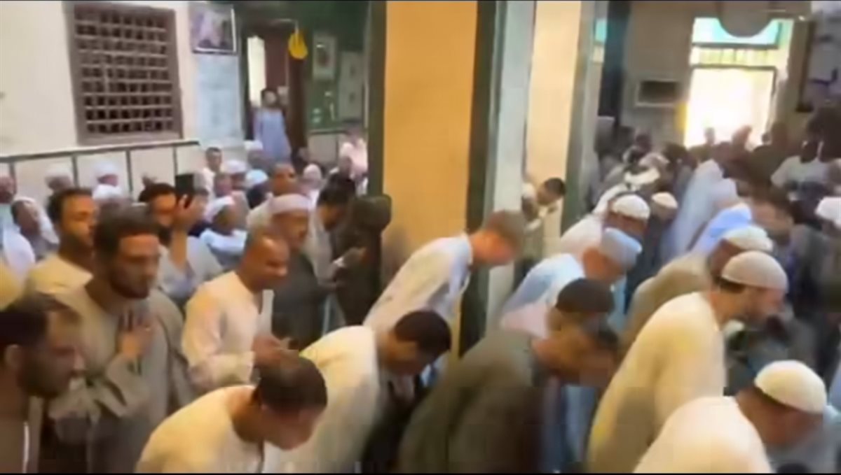 كرس في الحضرة وجلسات الذكر&nbsp;