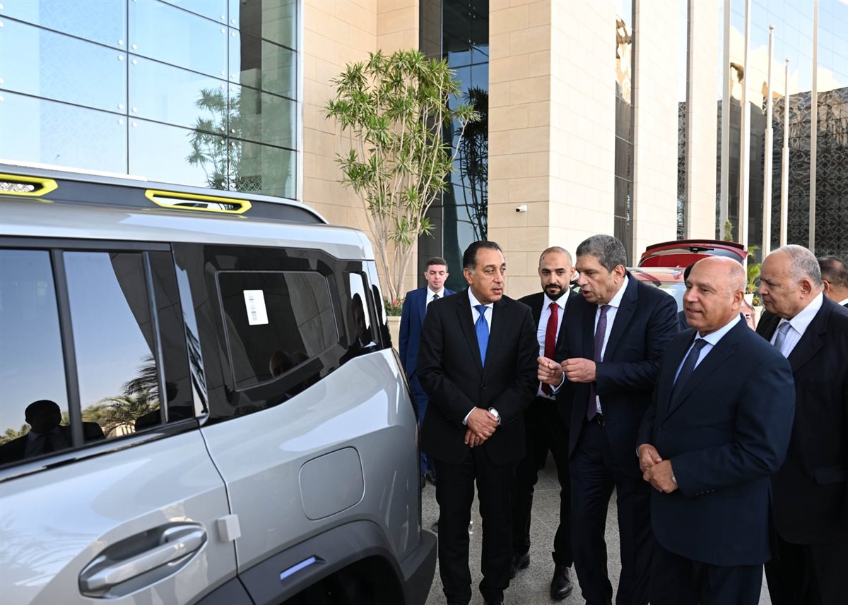 رئيس الوزراء يجتمع مع رئيس شركة 
