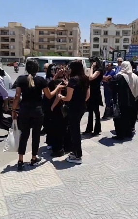 بكاء وانهيار وئام مجدي لحظة وصول جثمان جدتها&nbsp;