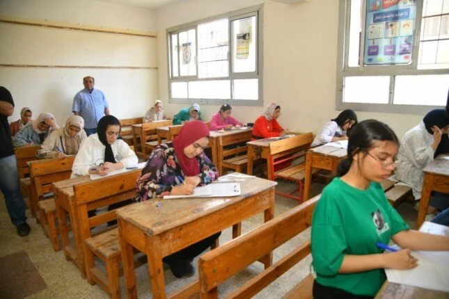طلاب في لجنة امتحان&nbsp;