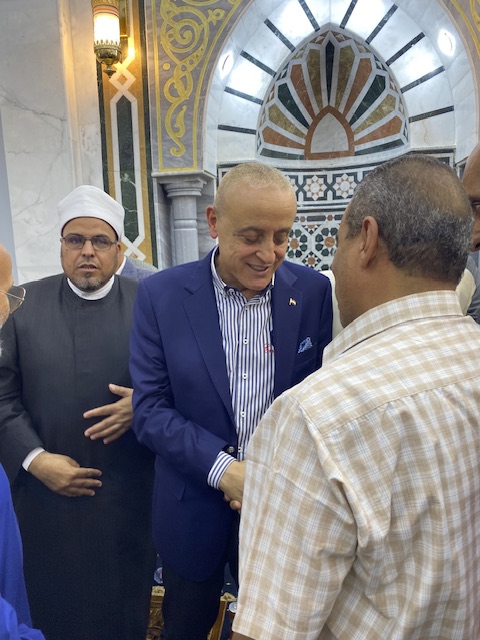 استقبال الأهالي لمحافظ الأقصر بمسجد يوسف بدوي&nbsp;