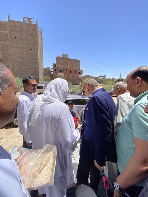 استقبال الأهالي لمحافظ الأقصر بمسجد يوسف بدوي&nbsp;