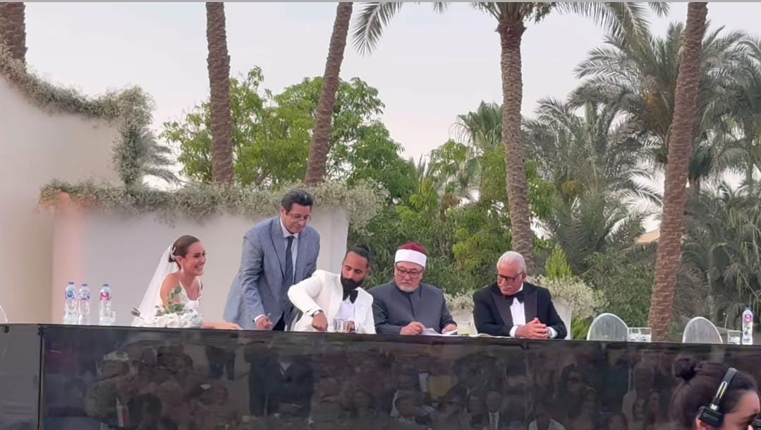 لحظة عقد قران أمينة خليل والمصور أحمد زعتر<br>&nbsp;