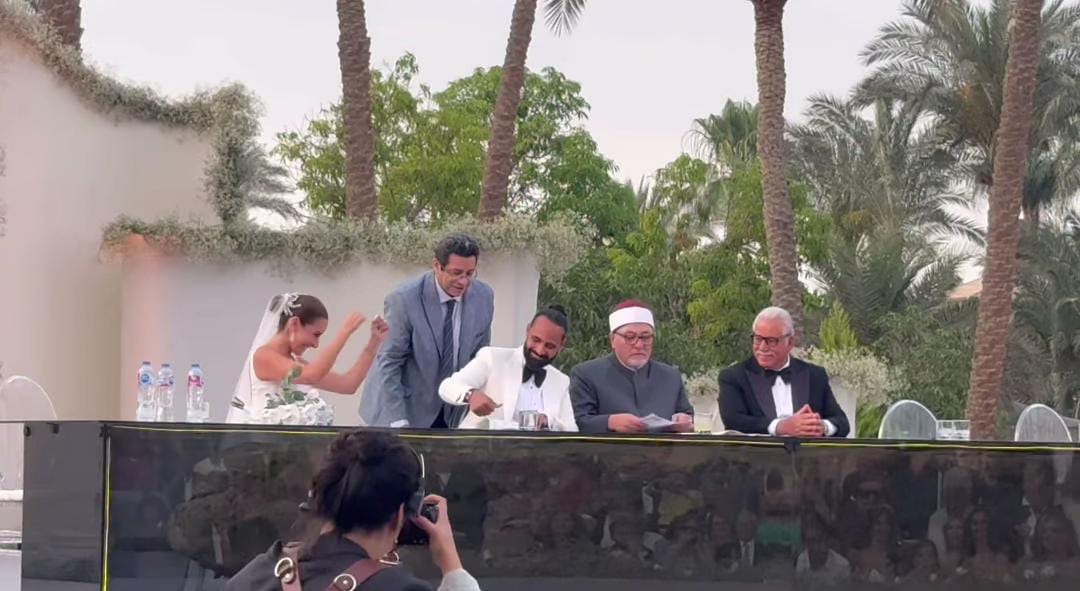 لحظة عقد قران أمينة خليل والمصور أحمد زعتر<br>&nbsp;