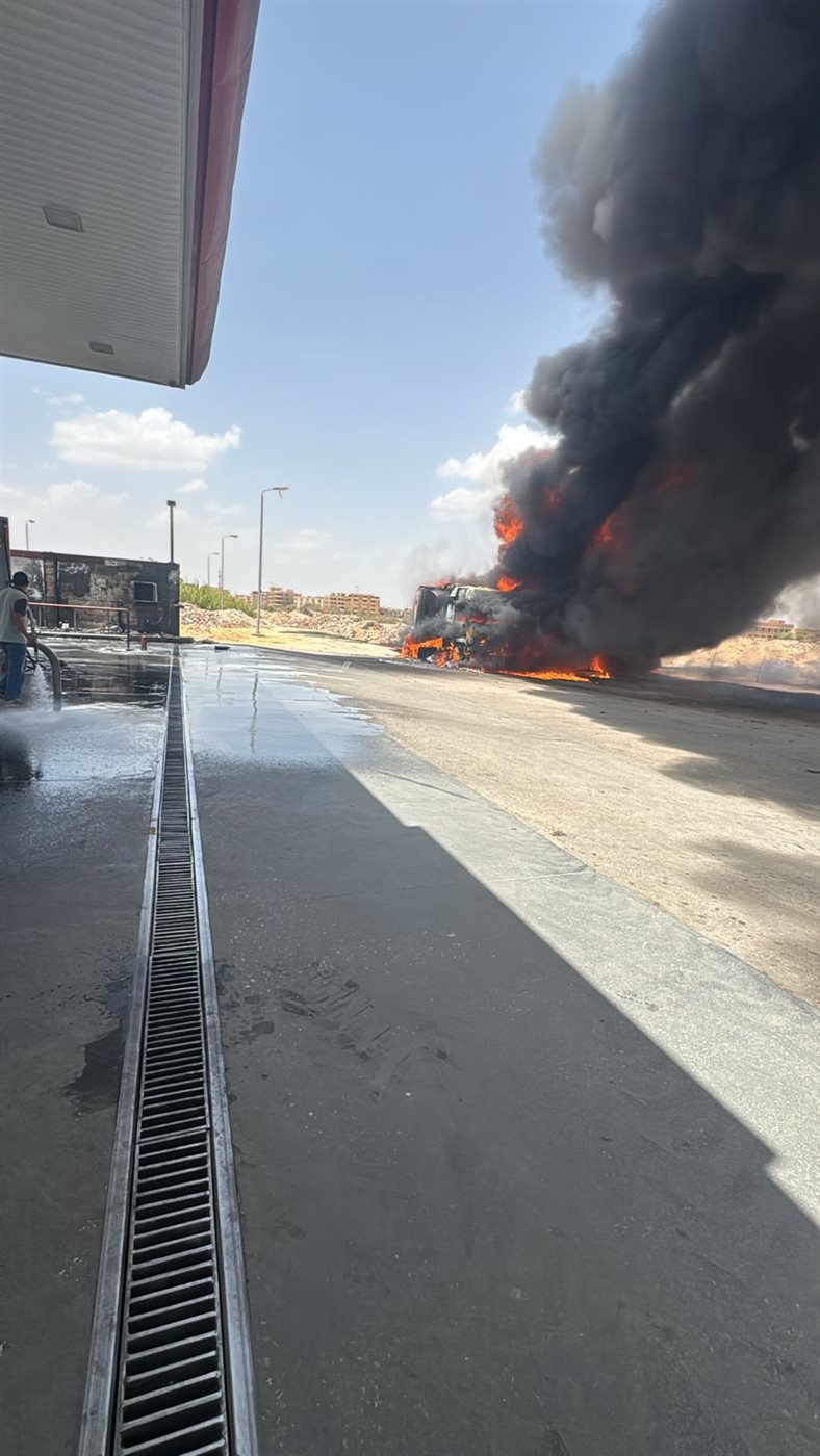 جانب من حريق بنزينة بالعاشر من رمضان&nbsp;