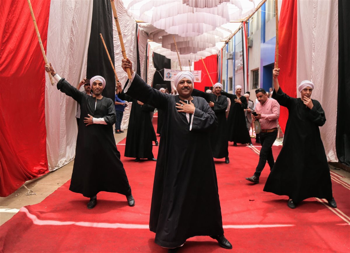 الافتتاح