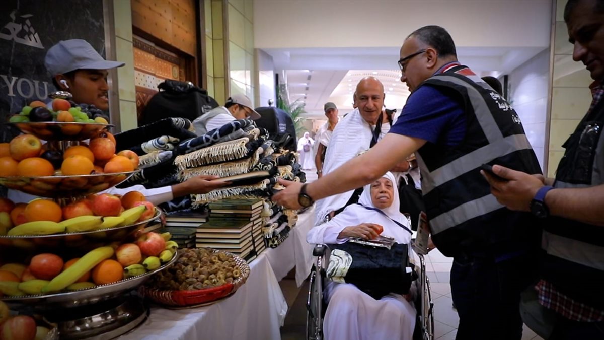 بعثة أسر شهداء الشرطة تغادر مطار القاهرة متوجهة إلى الأراضى المقدسة لأداء فريضة الحج<br>&nbsp;