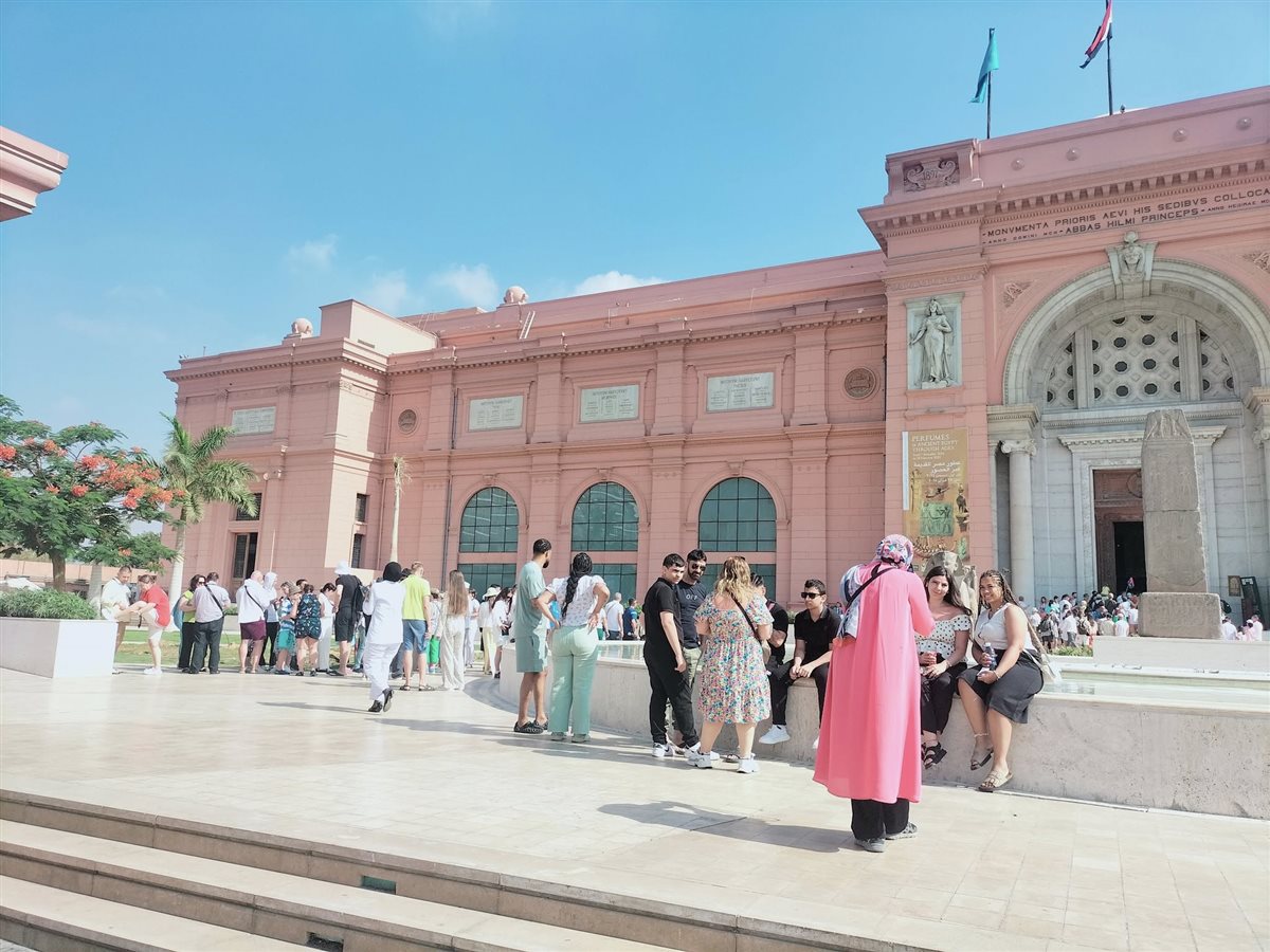 &nbsp;إقبال كبير من الزائرين على المتحف المصري بالتحرير لزيارة قناع توت عنخ آمون