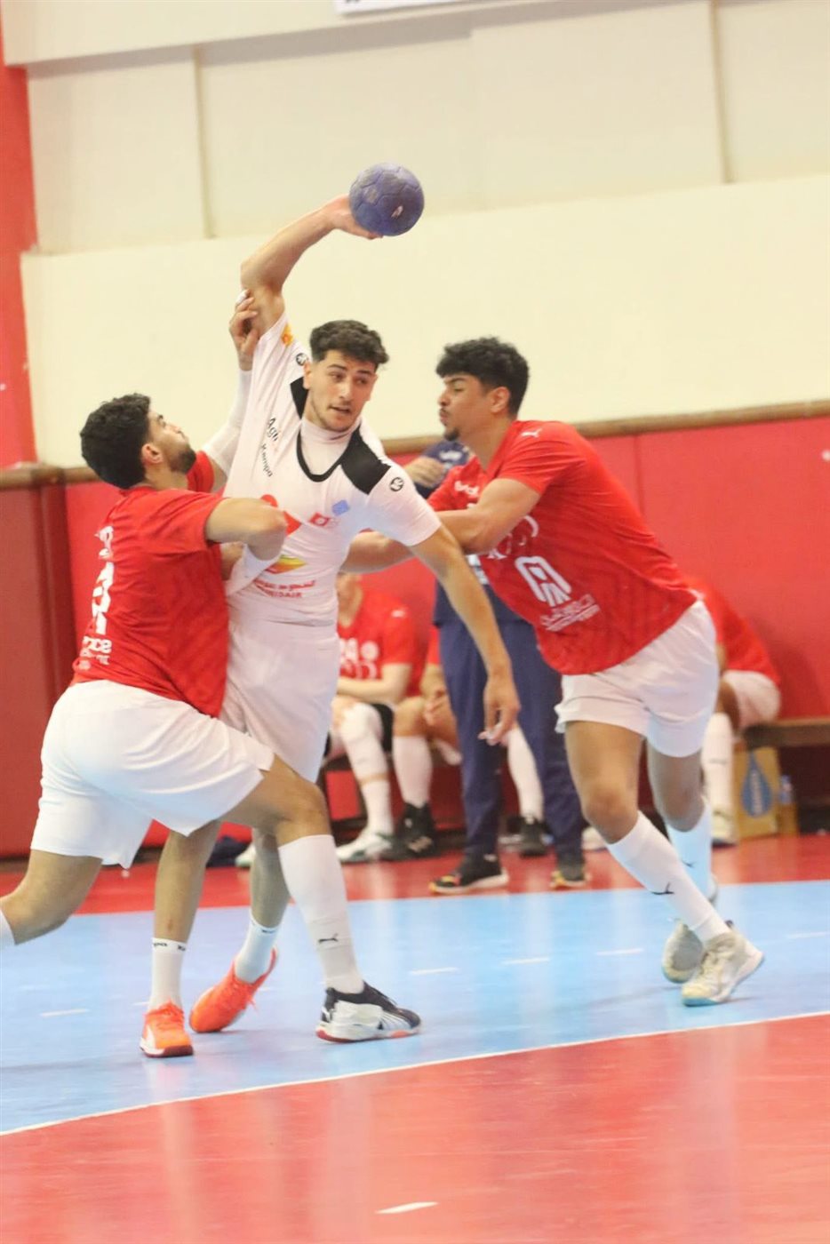 <strong>&nbsp;منتخب الناشئين يهزم تونس وديا استعدادا لمونديال اليد</strong>