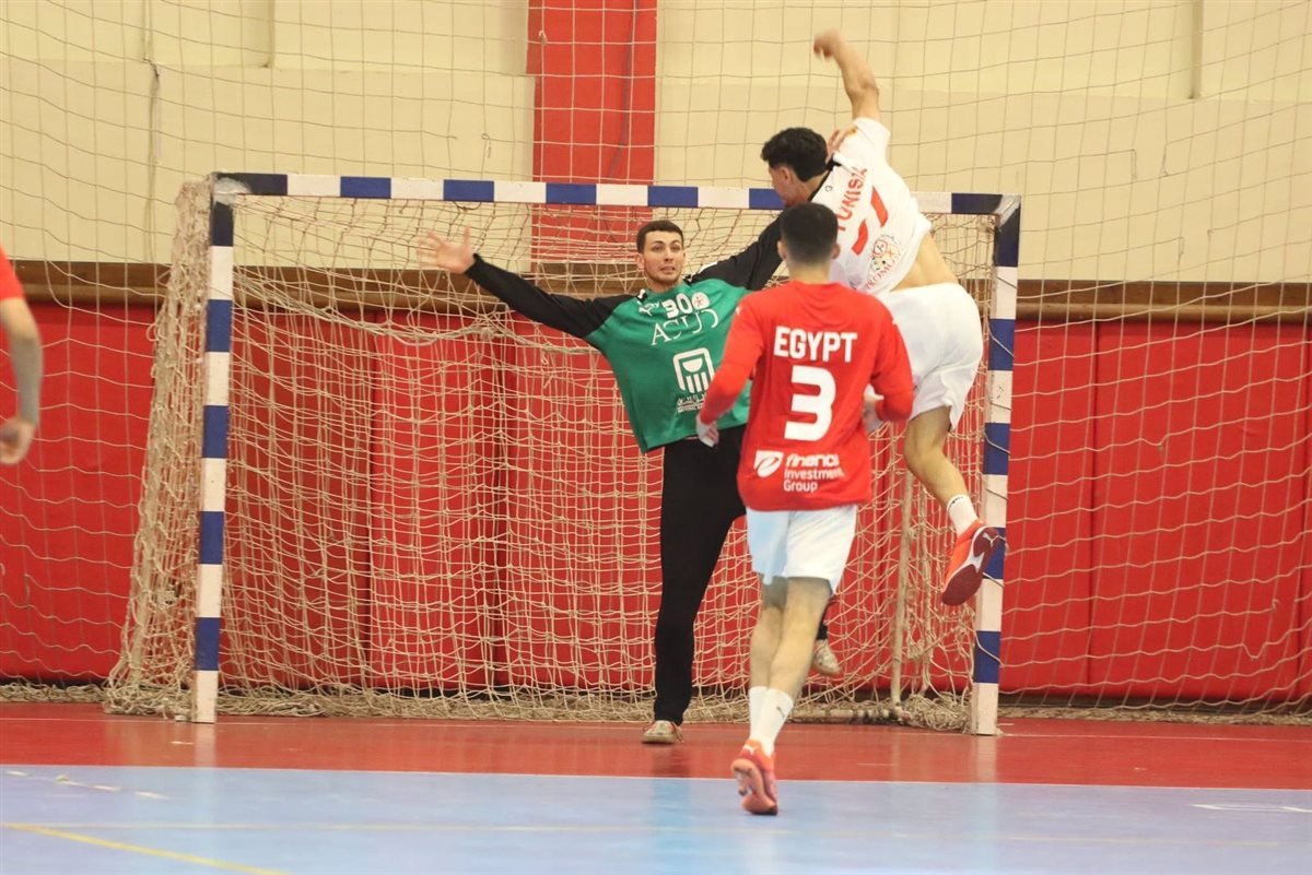 <strong>&nbsp;منتخب الناشئين يهزم تونس وديا استعدادا لمونديال اليد</strong>