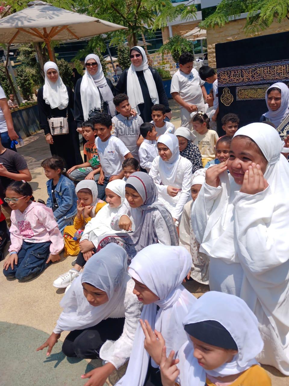 أطفال مسجد مصر يشاركون أطفال 57357 محاكاة مناسك الحج&nbsp;