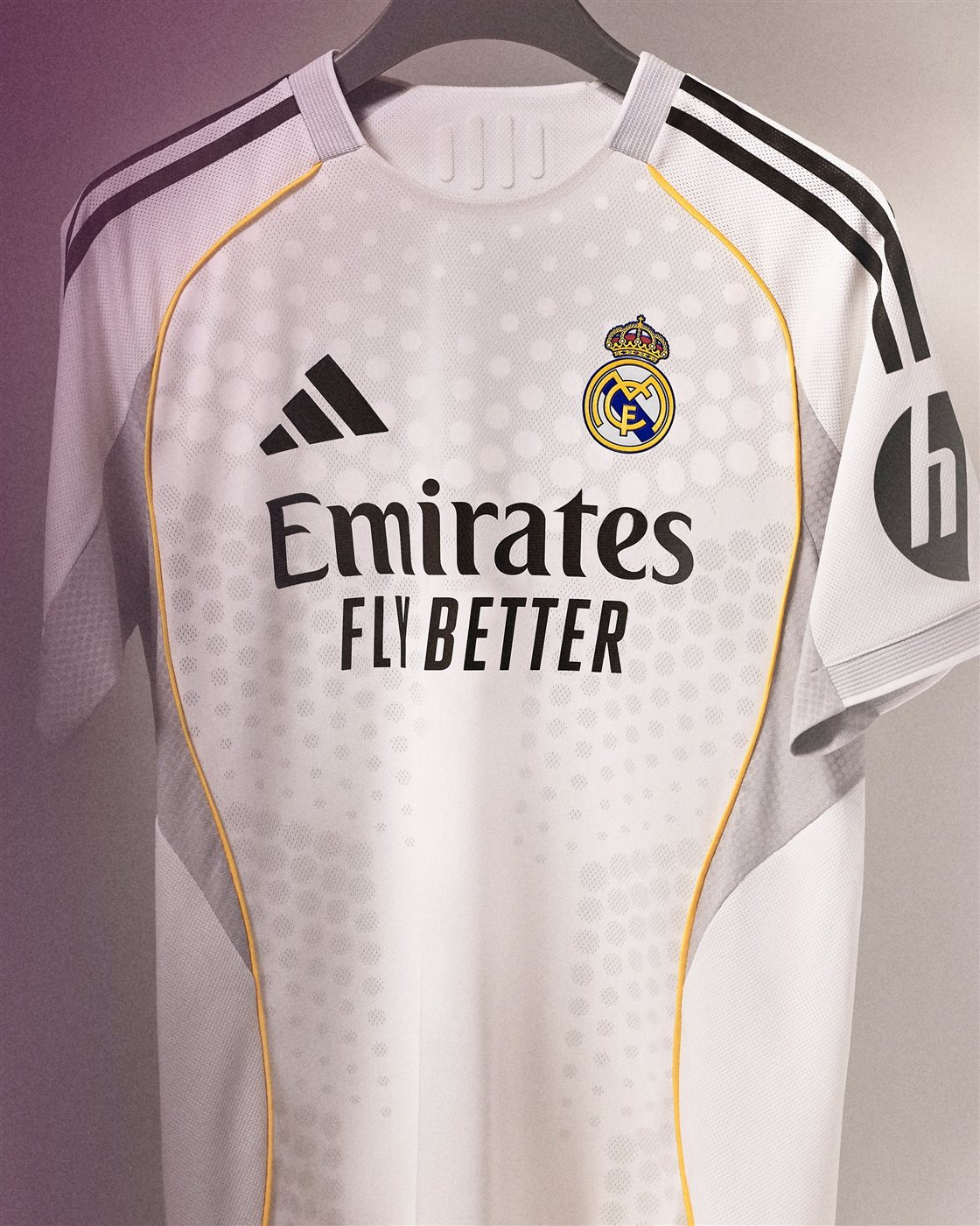 ريال مدريد يكشف قميص الموسم الجديد