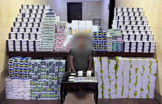 <strong>&nbsp;سقوط المتهمين بجلب 221 ألف قرص مخدر</strong>