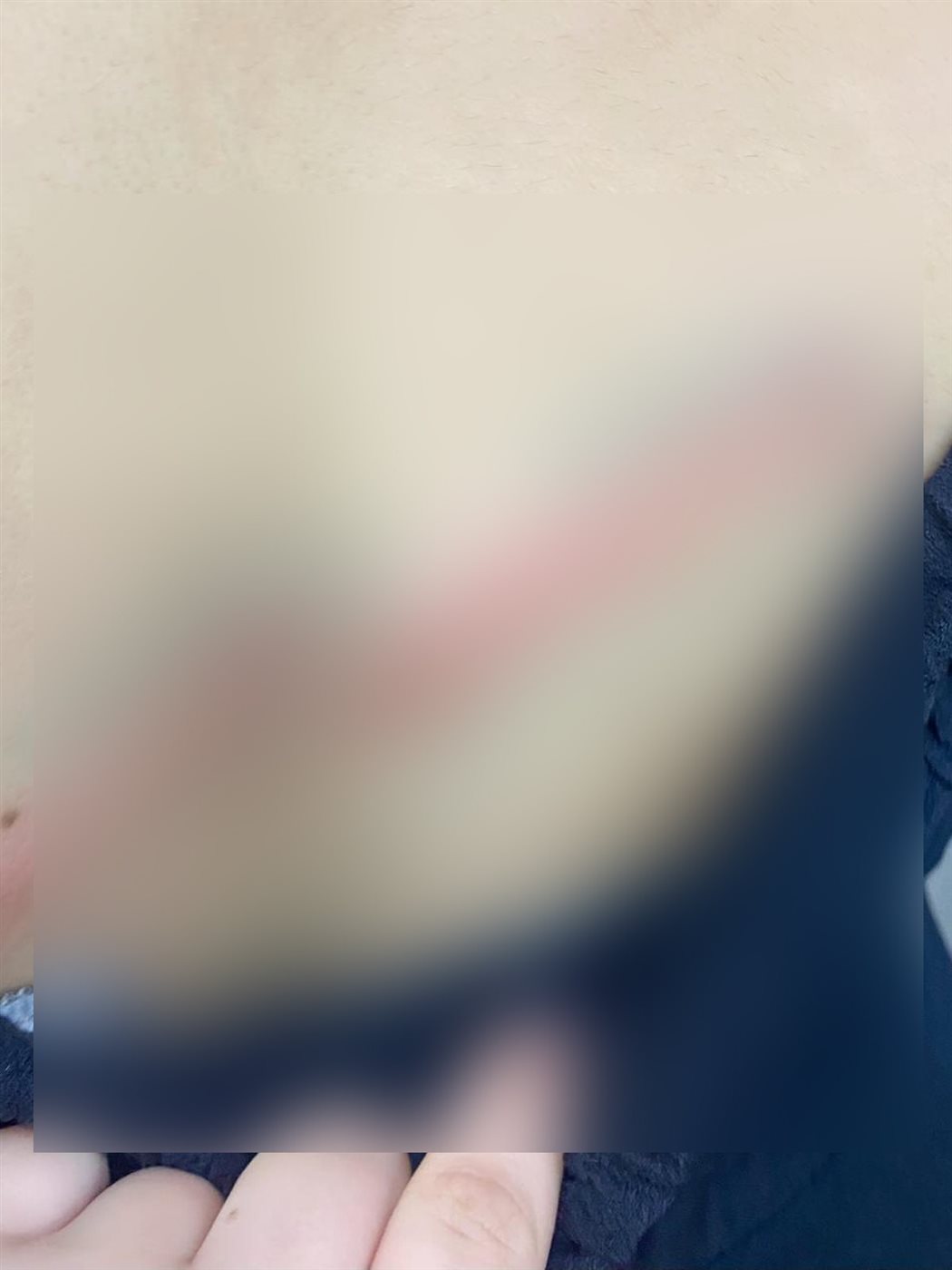 جانب من الاعتداء على &nbsp;فتاة تتهم صاحبة كوافير علا والعاملين بالمحل بالتعدي عليها