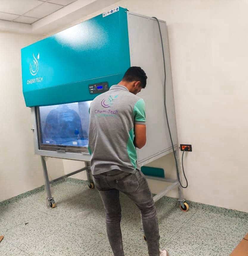 أثناء تسليم الجهاز للمستشفى&nbsp;