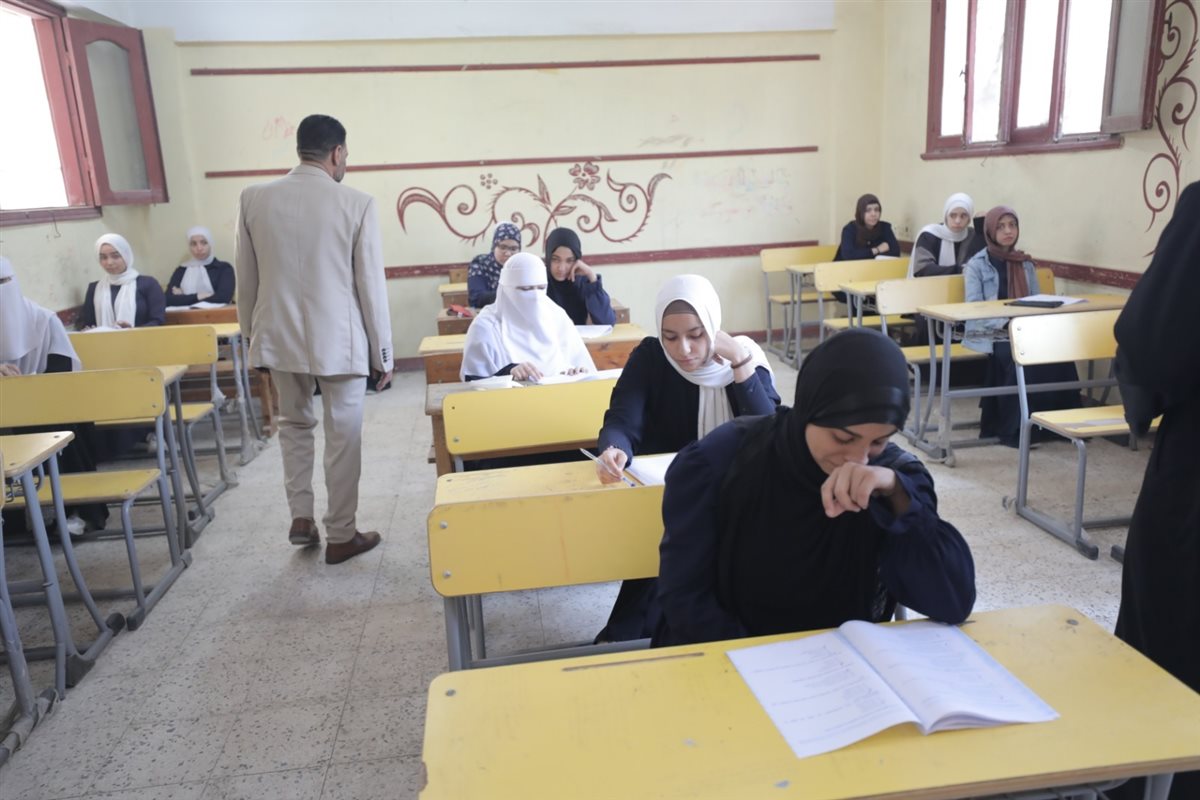 رئيس المعاهد الأزهرية يتابع امتحانات الثانوية الأزهرية&nbsp;