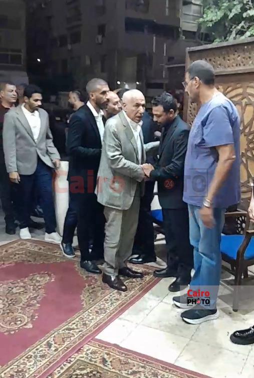 <strong>صور عزاء والد محمد طارق&nbsp;</strong>