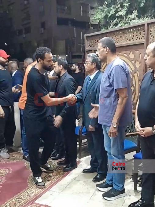 <strong>صور عزاء والد محمد طارق&nbsp;</strong>