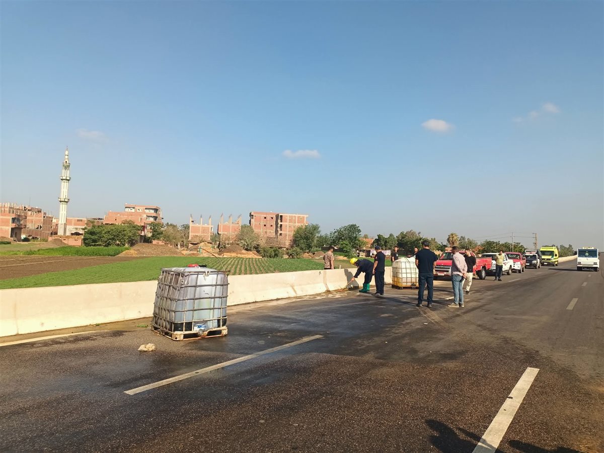 انقلاب سيارة نقل محملة بـ مادة كاوية بالغربية&nbsp;