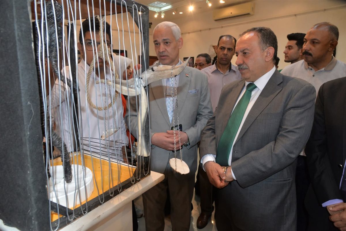 المعرض