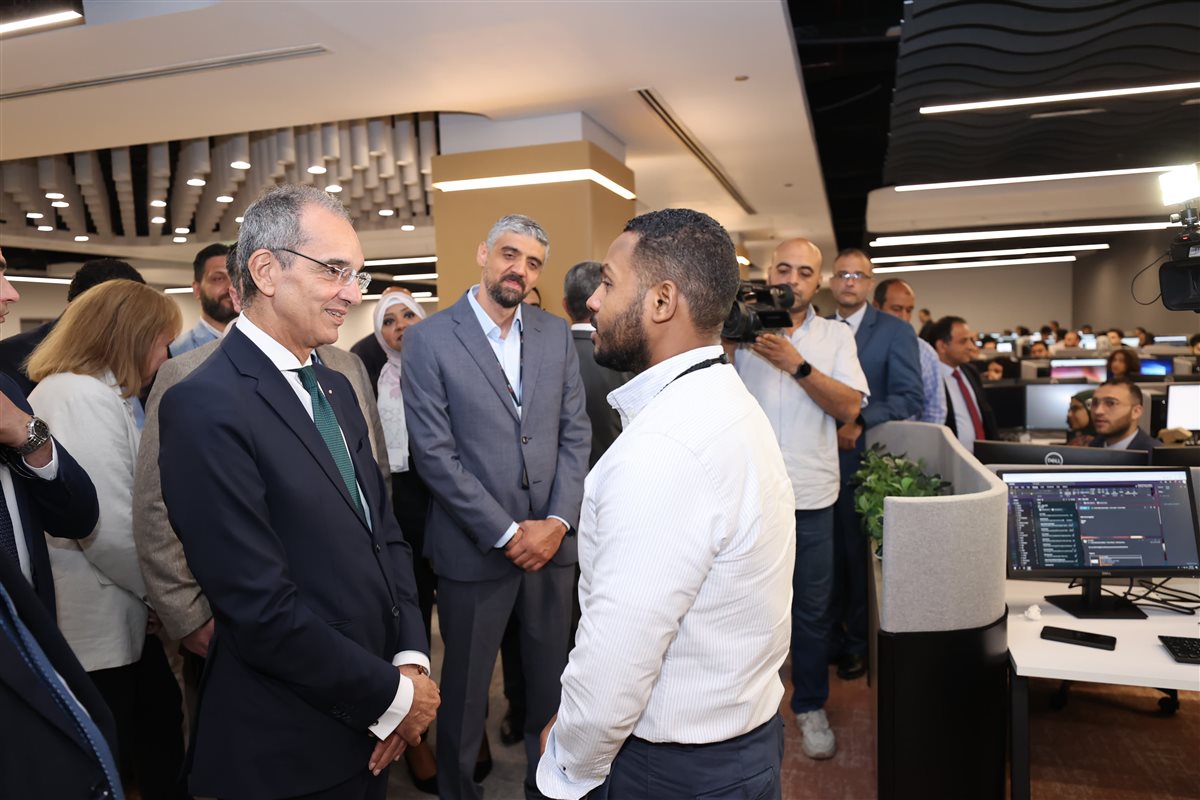 وزير الاتصالات&nbsp;