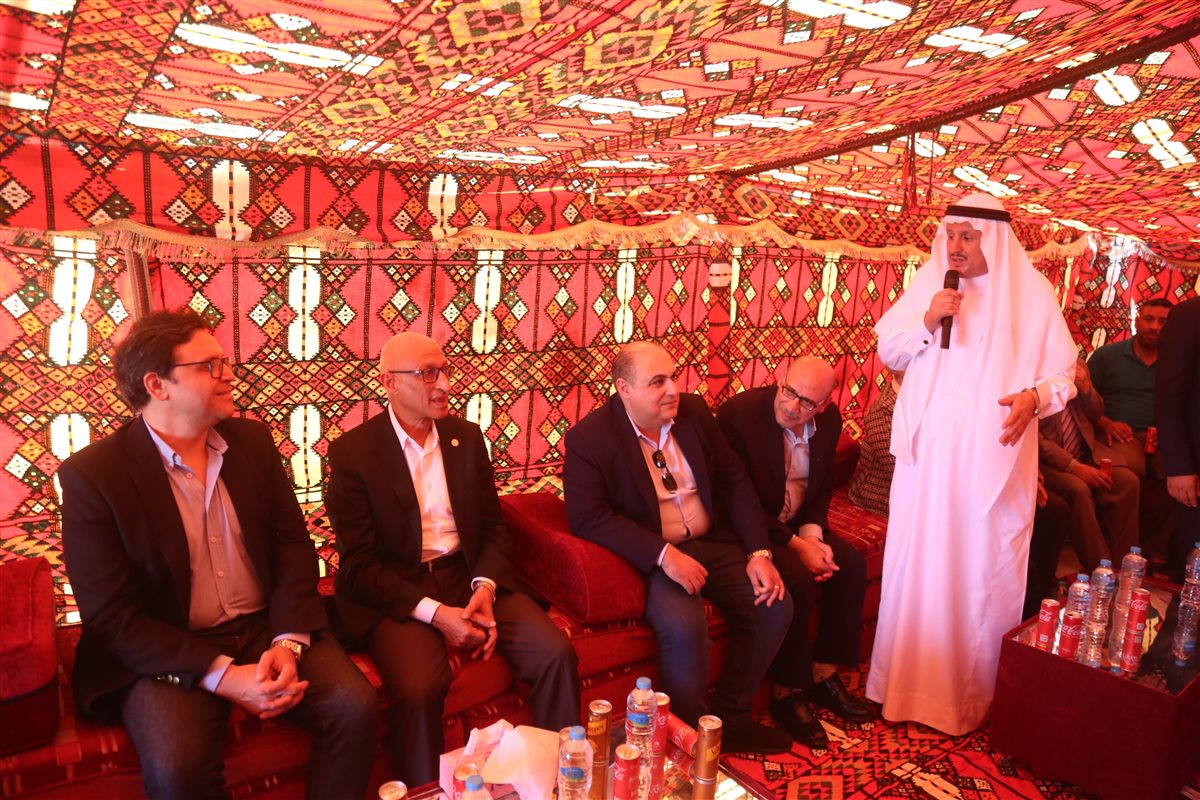 الافتتاح