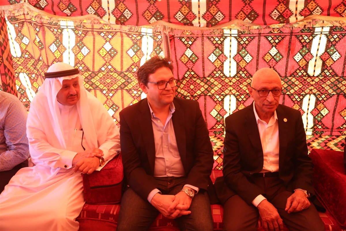 الافتتاح