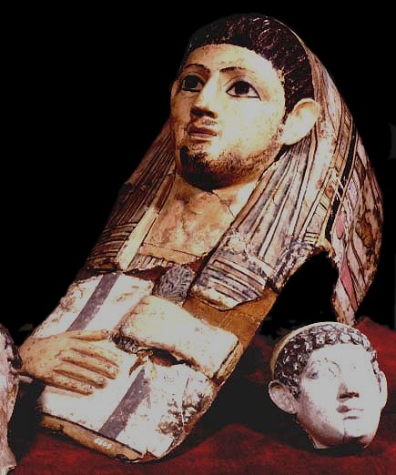 &nbsp;قناع مومياء روماني مصنوع من الجص