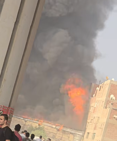 <strong>حريق داخل مخزن دهانات&nbsp;</strong>