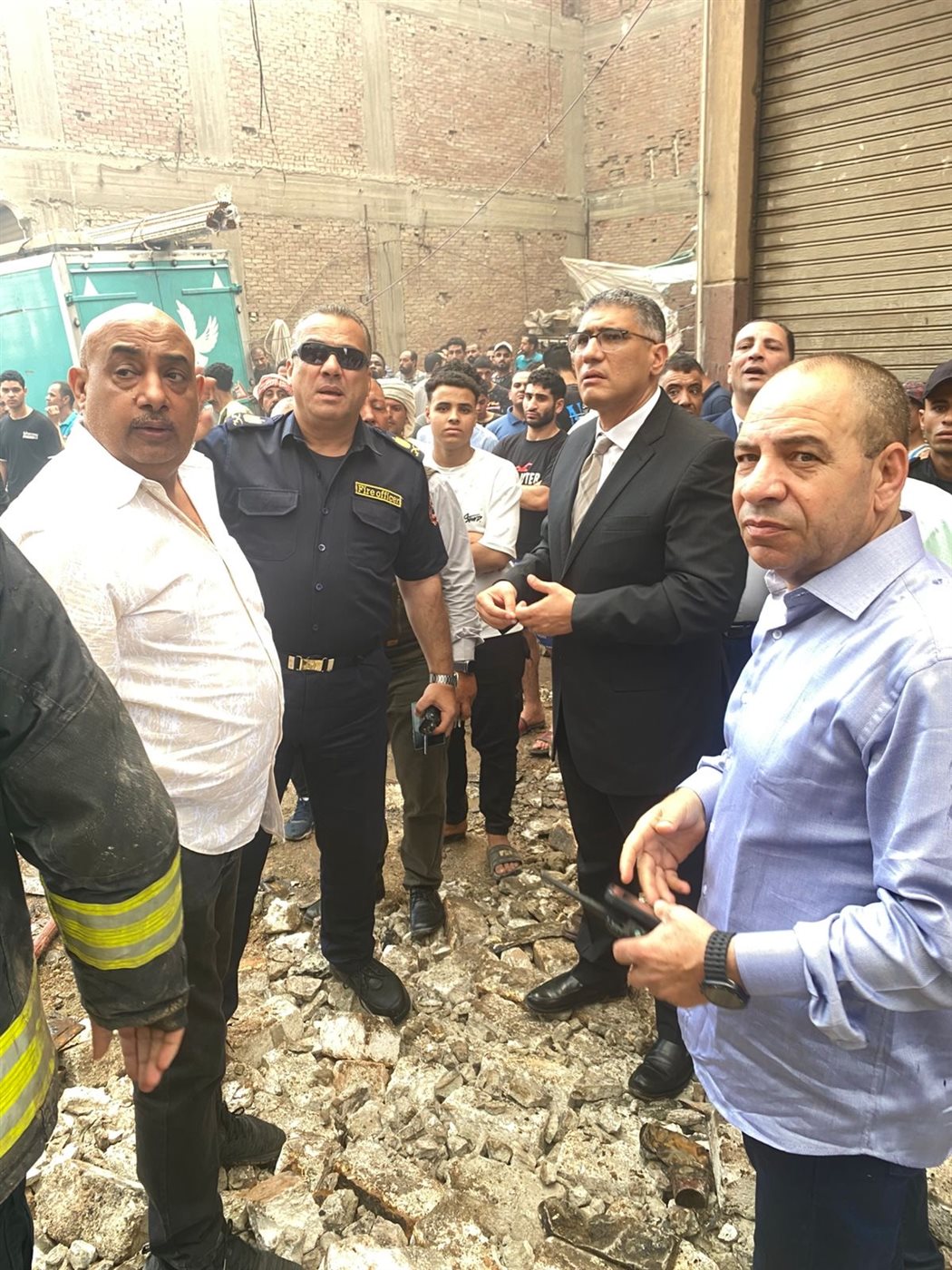 محافظ الجيزة من مكان &nbsp;حريق مخزن الدهانات بالبراجيل